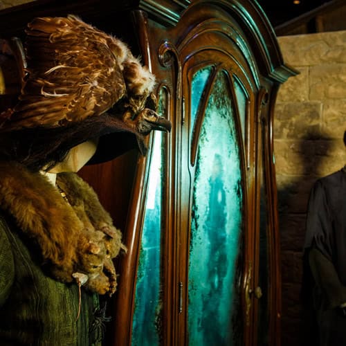Besök den magiska portalen om du är på Harry Potter world i London.