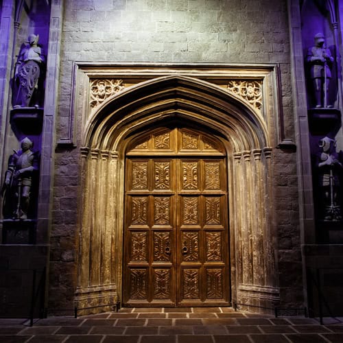 Stora salens port Besök stora salen om du är på Harry Potters museum i London