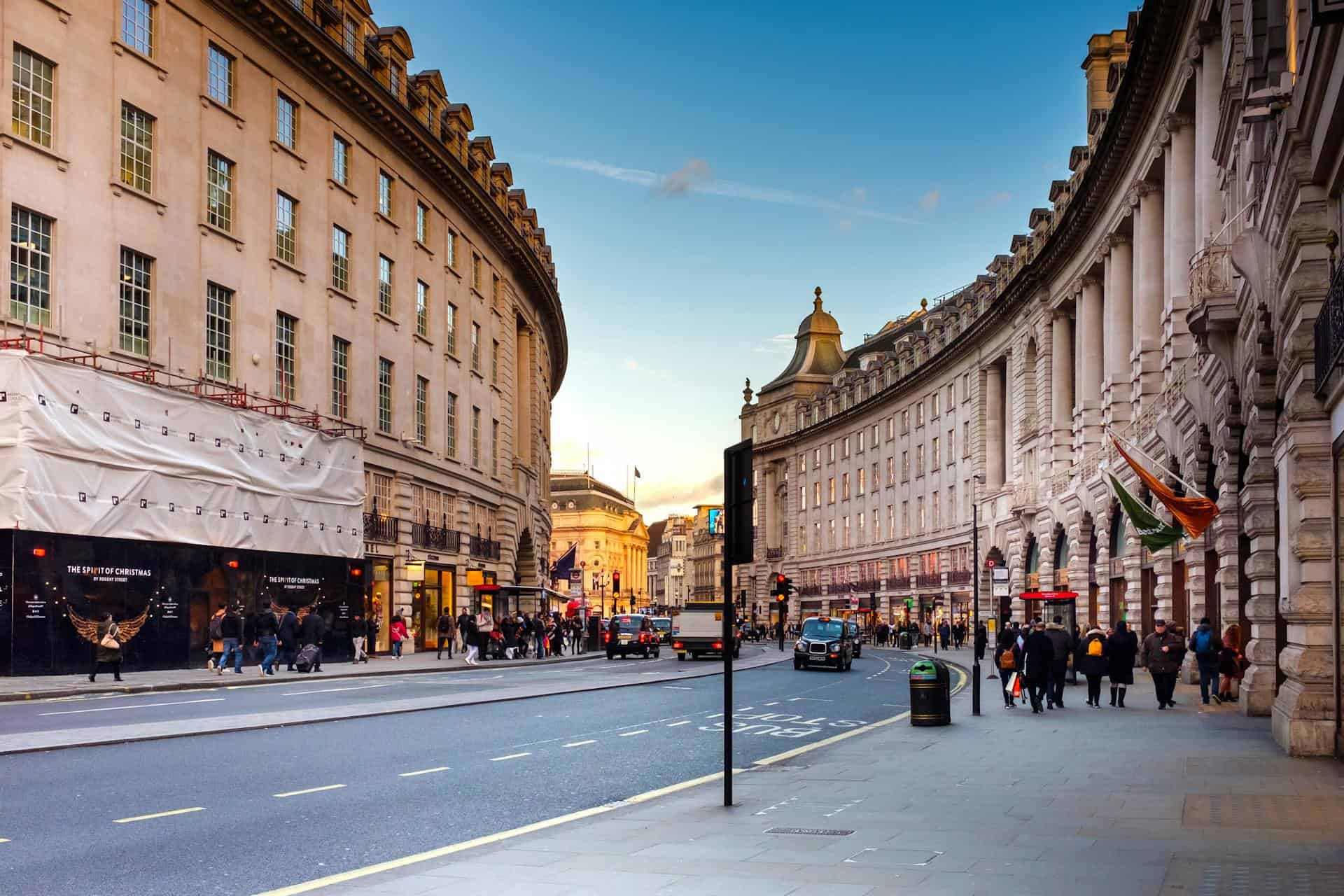 Regent street Här på Regent street kan du besöka Hamleys innan ditt besök på Harry Pottermuseet.